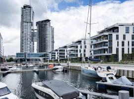 Sea Towers Luxury Apartment，位于格丁尼亚的酒店