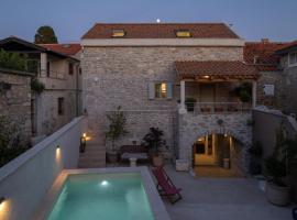Stone house Casa Lumina，位于博扎瓦的酒店