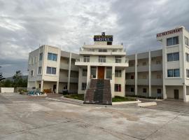 Srinivasa Hotel，位于蒂鲁帕蒂的酒店