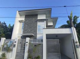 The GrayHouse Inn-Balcony,FullAc,open-space，位于Calumpit的酒店