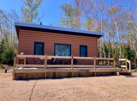 The Snuggy - NEW! Oceanview - Private - Eco-Lux - King Bed - Adults Only!，位于英戈尼什海滩的自助式住宿