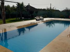 Maison au calme avec piscine privé et arboré，位于梅克内斯的酒店