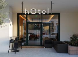 Hotel Ristorante Da Tonino，位于雷卡纳蒂的酒店
