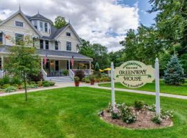 Greenway House Bed and Breakfast，位于Green Lake的酒店