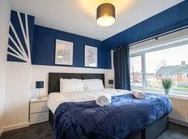 Spacious 4-Bed House with Parking Near City Centre