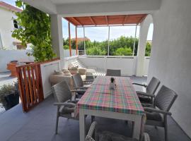 6 M, 50 m do plaže，位于巴尔巴特纳拉布的自助式住宿