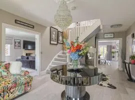 Pass the Keys Luxury Villa with Hot Tub - 5 minutes to Legoland
