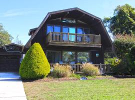 Lily Pad Lake Views，位于Cape May Point的酒店