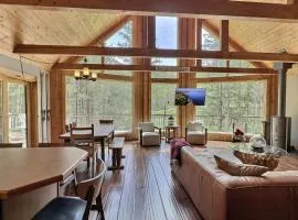 Hot Tub & Fire Pit~The Pines Chalet