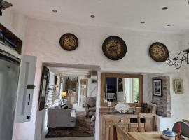 The Mews, Ballydehob，位于巴利德霍布的酒店