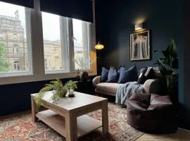 Manhattan-Style Chic Loft, Sleeps 5, Heart of Leeds