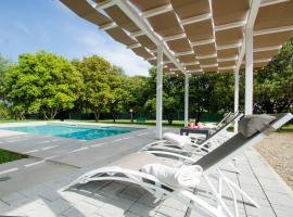 Villa Asia, private villa with pool，位于Panicarola的酒店