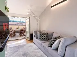 Modern Apartment with double terrace and parking