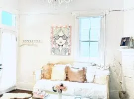 3BR Parisian Penthouse sleeps 5 w Balcony on Streetcar!!