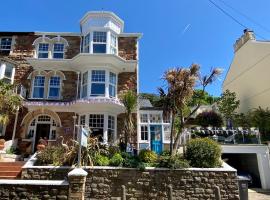 Channel Vista Guest House，位于库姆马丁的浪漫度假酒店