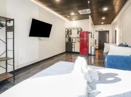 New Loft 3 min to CMU Pitt Sleeps 4
