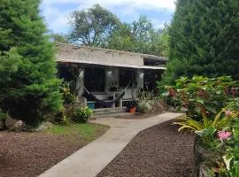 Casa de los Cypress - A 6 km de la Playa - Jardín, Wi-Fi, AC & BBQ - Para 1-4 Personas