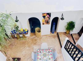 Riad Darna 4 chambres avec piscine et petit déjeuner，位于马拉喀什的酒店