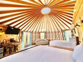 Yurt Overlook #3 with AC and Private Bath 2 Kings