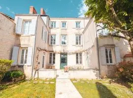 Maison de maître avec jardin, spa et parking au cœur de Châteauroux - FR-1-591-322