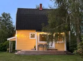 The Solhem Cabin - 3 minutes to the lake，位于斯特伦斯塔德的海滩短租房