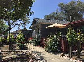 Andrea's Hidden Cottage，位于索诺玛Vallejo Home State Historical Monument附近的酒店