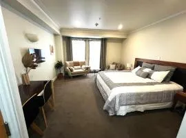 Spacious City Studio Stay - Modern with Extras