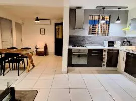 Meublé, moderne et tout équipé proche du centre