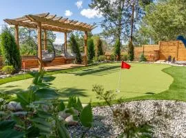 Theater, Hot Tub, Mini Golf, Luxe Fun House