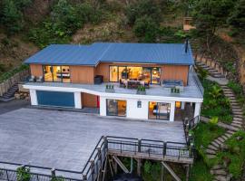 Flagstaff Hill Estate- New Luxury Listing Promo，位于拉塞尔的酒店
