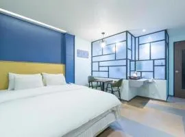 Hotel 7
