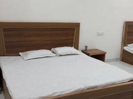 Hotel O Vrindavan Gardan & Hotel，位于Phāphāmau的酒店