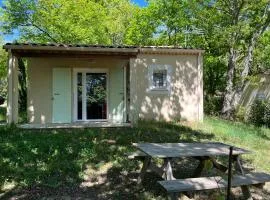 Jolie maisonnette avec piscine