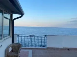 Appartamento con terrazzo sul mare Teocle