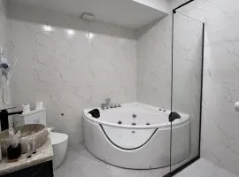 Deluxe Rooms and Apartments Near Metro