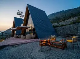 Echo By The Lakes Pet-friendly Retreat by the Lake With Game Zone & Garden