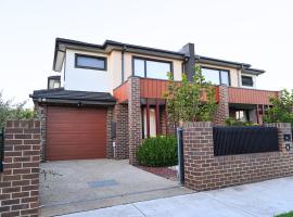 Brand New Home with Private Rooms，位于Tottenham的酒店