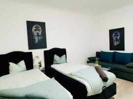 Spacious 2BR & 1LR Apt for 7P Peaceful Location，位于克洛斯特新堡的酒店