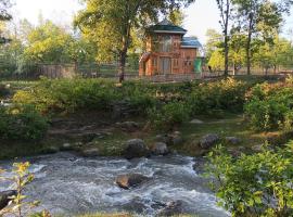 Chalet Rivera Doodpathri a Cozy 2BK cabin，位于Mujhpathar的酒店