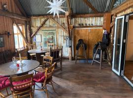 Lysefjorden og Prekestolen Unik og koselig leilighet i stallbygning，位于桑内斯的酒店