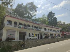 Mahadev Hotel And Restaurant，位于Rudraprayāg的酒店