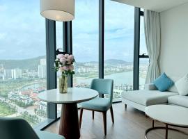 Spring ALacarte Ha Long Luxury Studio，位于下龙湾的度假村