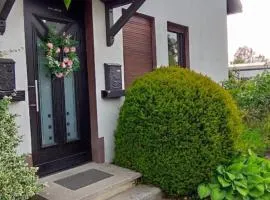 Gemütliche Ferienwohnung mit großer Dachterasse in gehobener Wohngegend