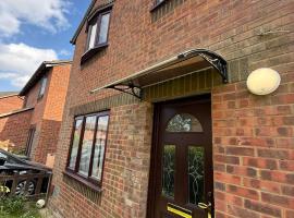 Rafiki Springs - Luxury 5-Bed Home in Milton Keynes，位于米尔顿凯恩斯的酒店
