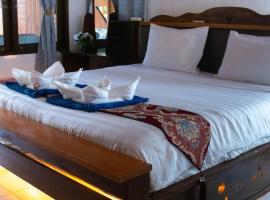 Bunaken Villa Queen's Dive，位于布纳肯的带泳池的酒店