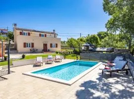 Villa Fuma up to 6 persons with private pool & sea view in Central Istria
