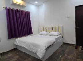 Shree Shiv bhakt niwas，位于Tuljapur的酒店