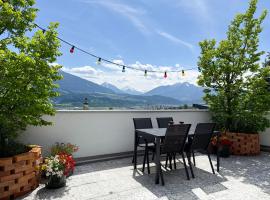 Sunny Mountain Loft - Terrace & Garden，位于修尔的酒店