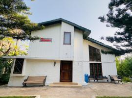 Dharmatma Farm House & Villa，位于卜山的酒店
