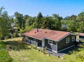 3 Bedroom Awesome Home In Væggerløse，位于博托比的豪华型酒店